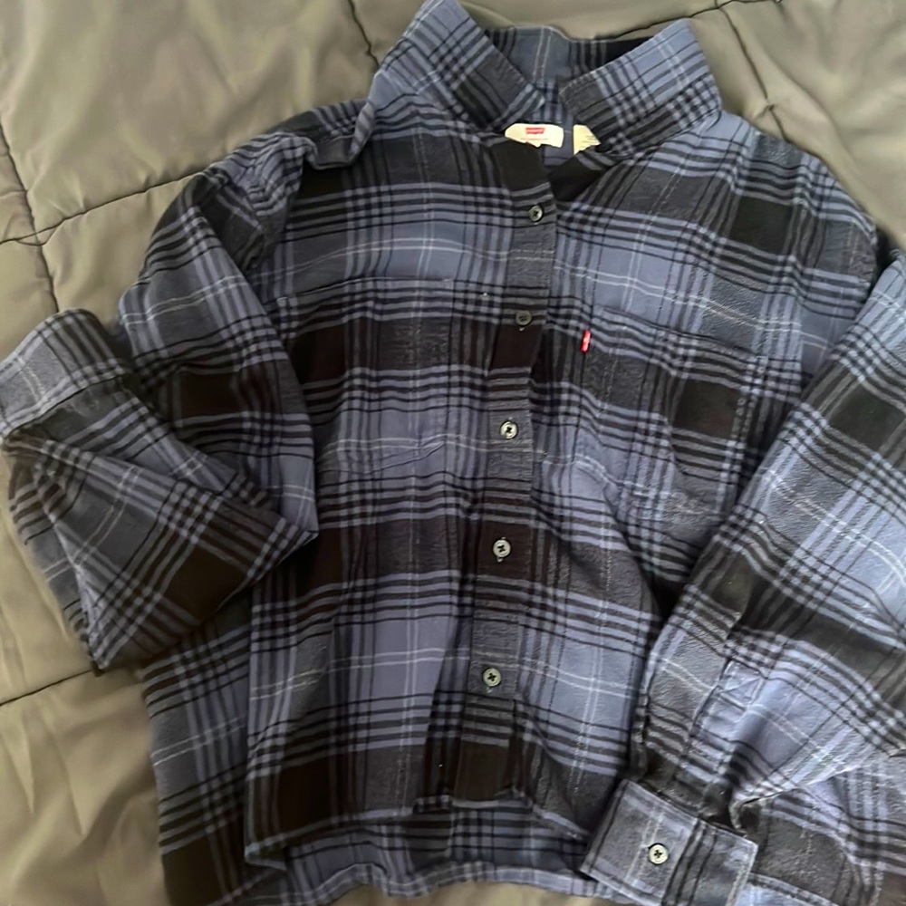 Levi's blue, oversized, cropped flannel.